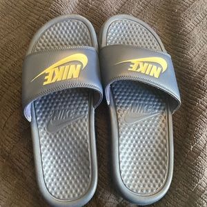 Nike Mens blue slippers